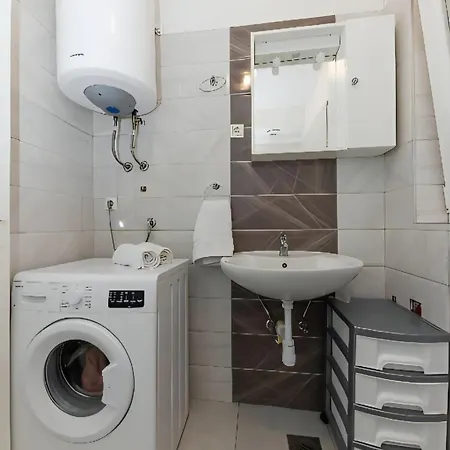 House Niko M With 6 Apartment *