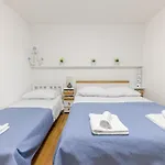 House Niko M With 6 Apartament Split