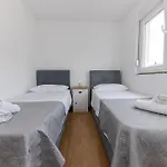 House Niko M With 6