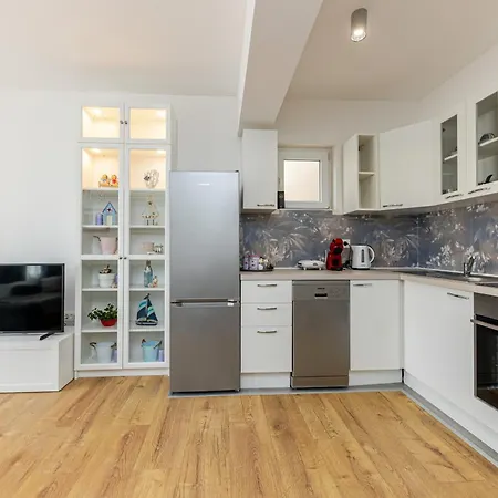 House Niko M With 6 Appartement