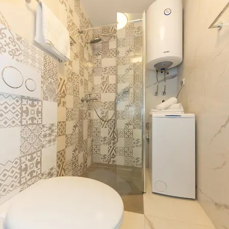 Appartement House Niko M With 6