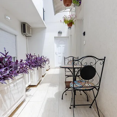 House Niko M With 6 Appartement Split