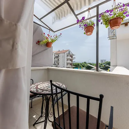 House Niko M With 6 *