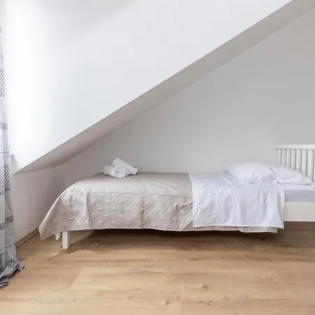 House Niko M With 6 *