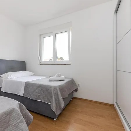 House Niko M With 6 * Split