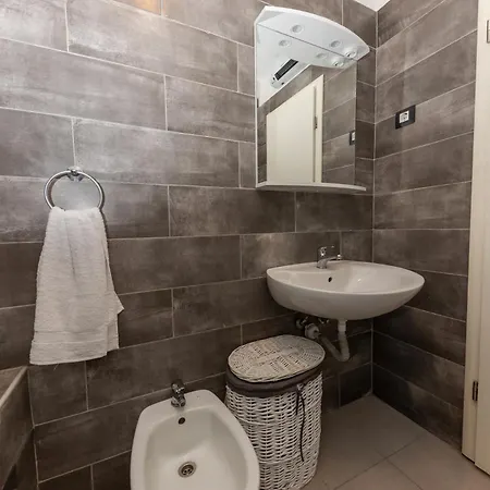 House Niko M With 6 * سبليت