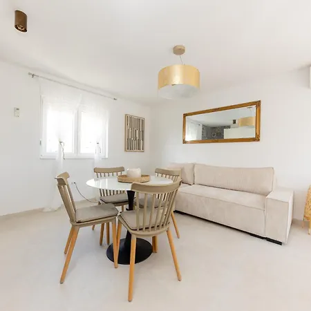 House Niko M With 6 Appartement *