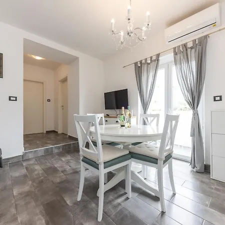 House Niko M With 6 スプリト