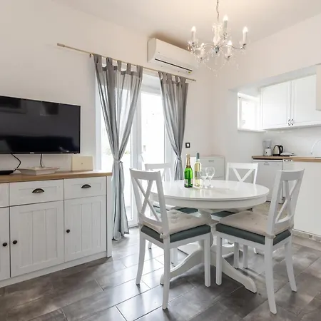 House Niko M With 6 * Split