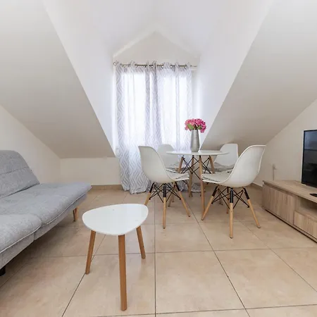 House Niko M With 6 *