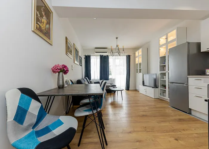 House Niko M With 6 *