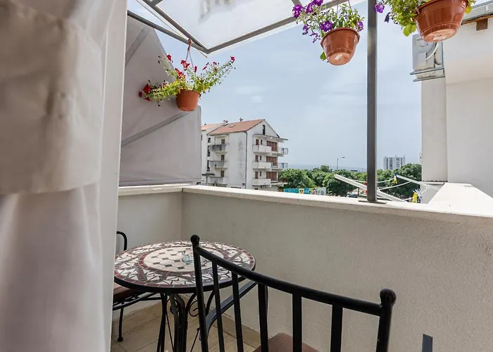 House Niko M With 6 *