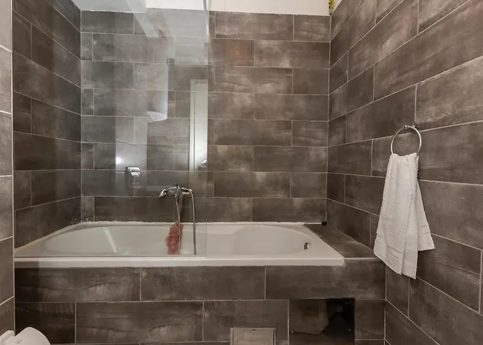 House Niko M With 6 Apartament *