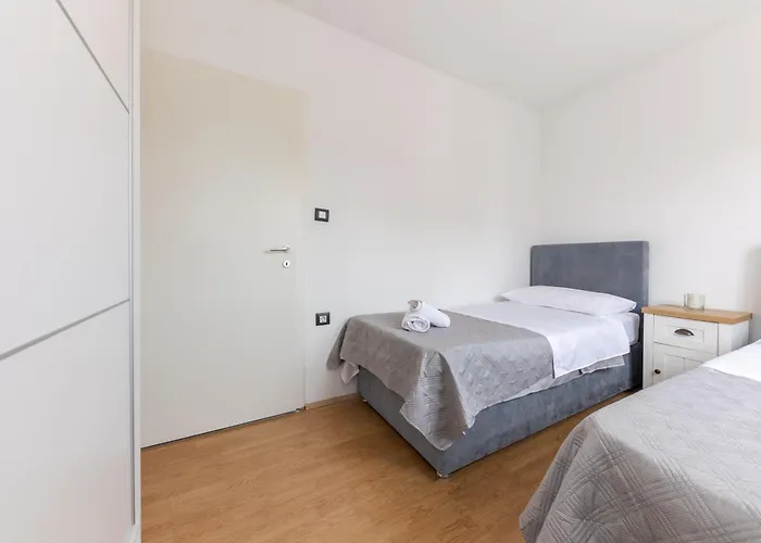 Apartament House Niko M With 6 Split