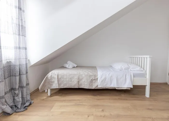 House Niko M With 6 *