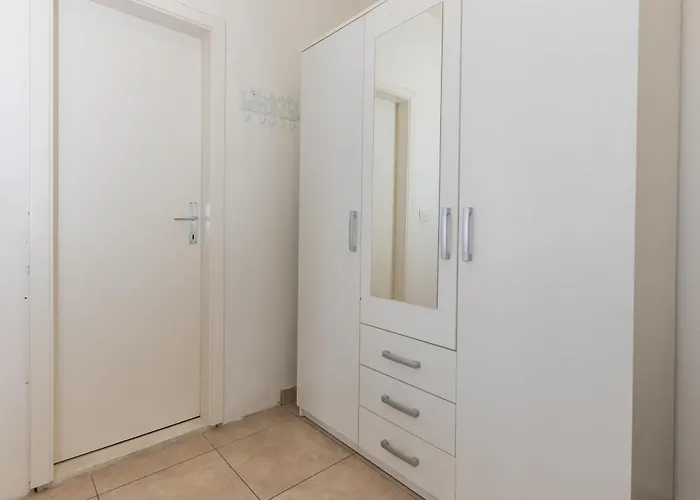 House Niko M With 6 Apartament