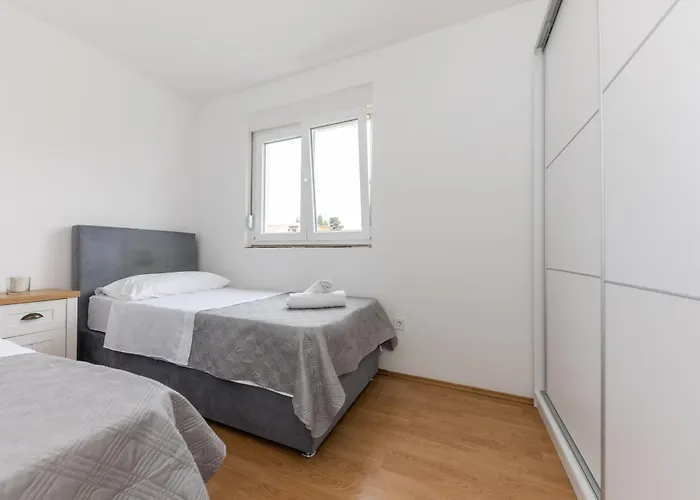 House Niko M With 6 * Split