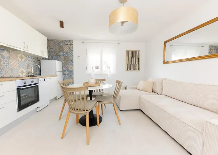 House Niko M With 6 Split