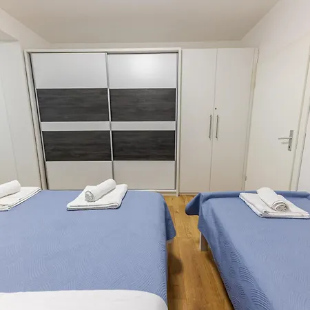 House Niko M With 6 Apartman *