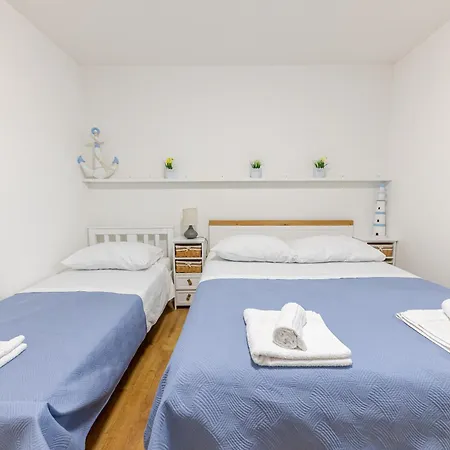 House Niko M With 6 Apartman Split