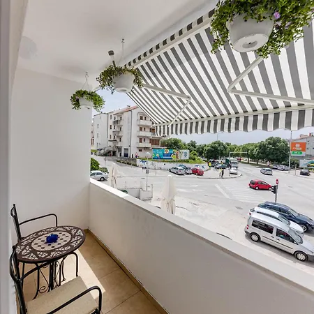 House Niko M With 6 Apartman