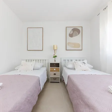 House Niko M With 6 *