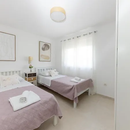 House Niko M With 6 Apartman