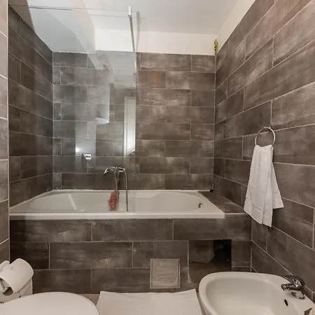 House Niko M With 6 Apartman *