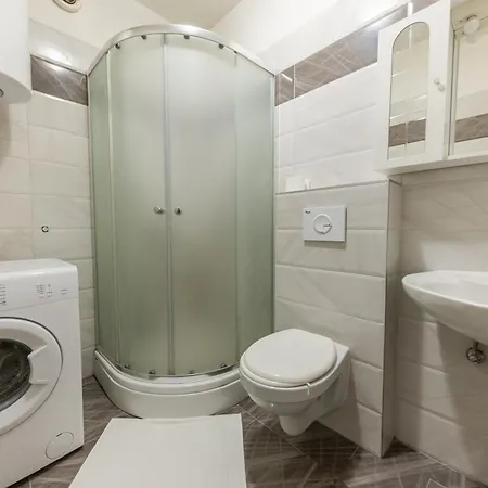 House Niko M With 6 *