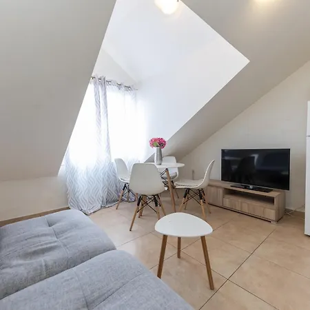 House Niko M With 6 *